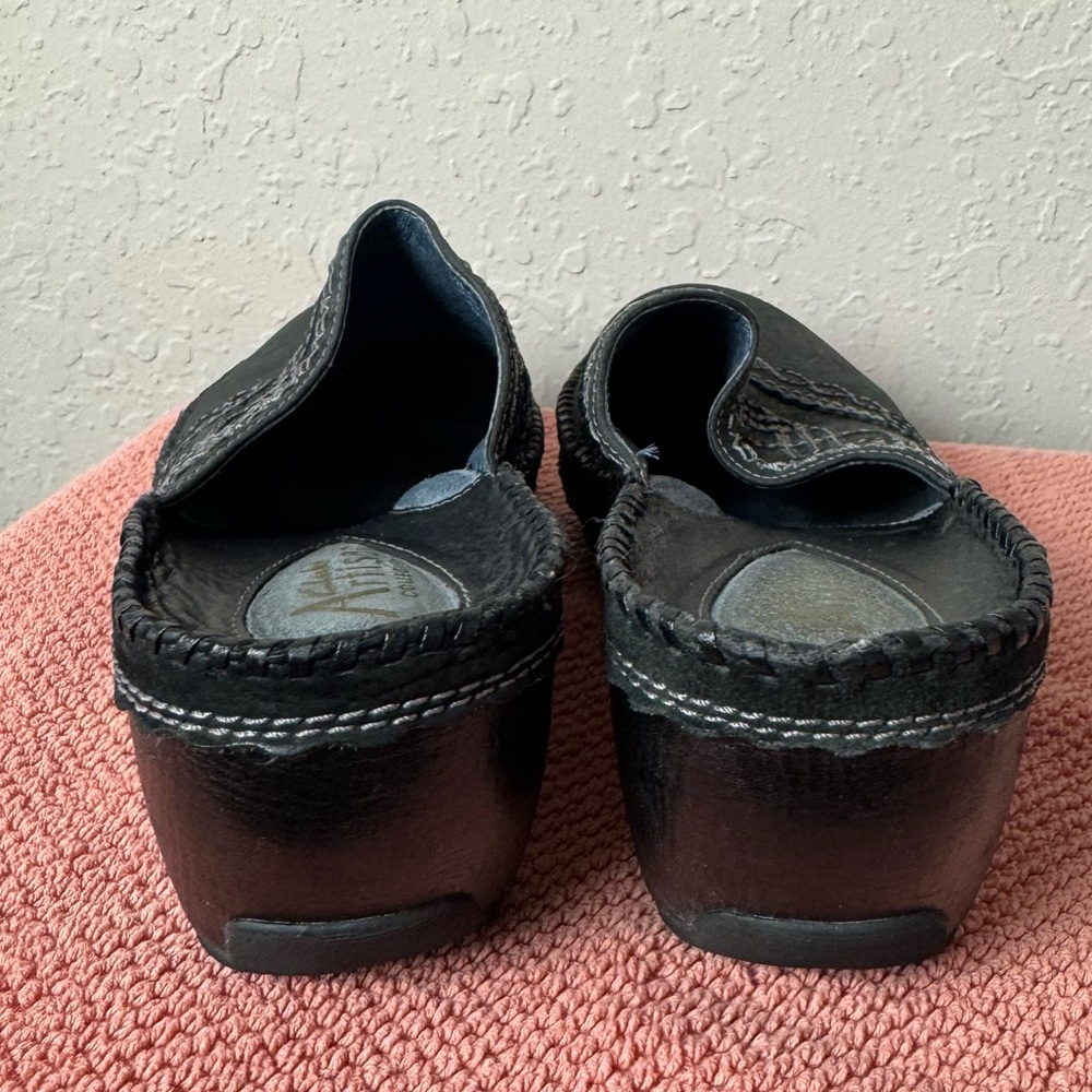 Clarks Artisan Collection Embroidered Leather Upp… - image 4